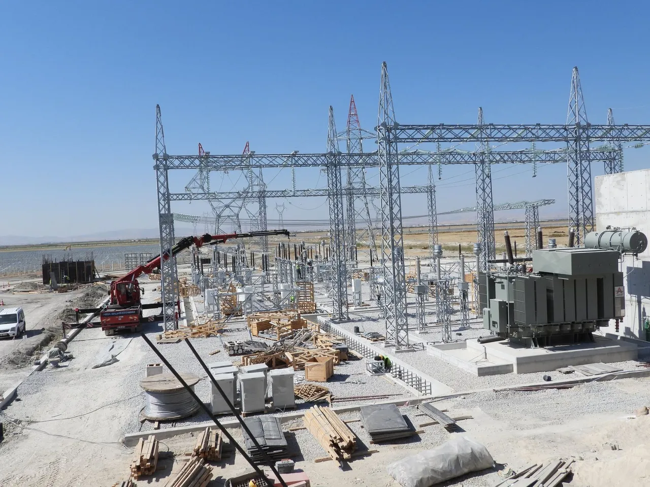 Power transmission and substation facility for which a feasibility report was prepared